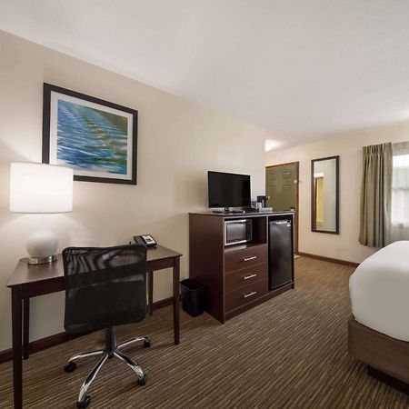 Quality Inn Грейт-Баррингтон Экстерьер фото
