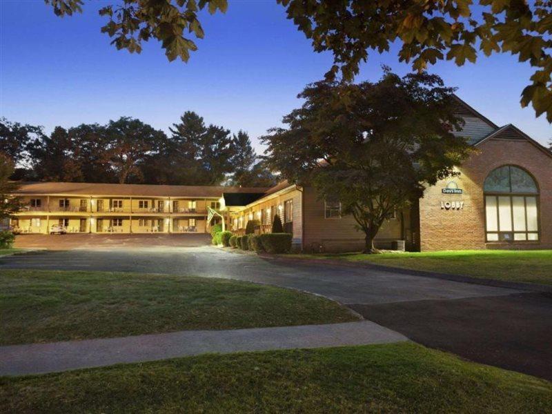 Quality Inn Грейт-Баррингтон Экстерьер фото