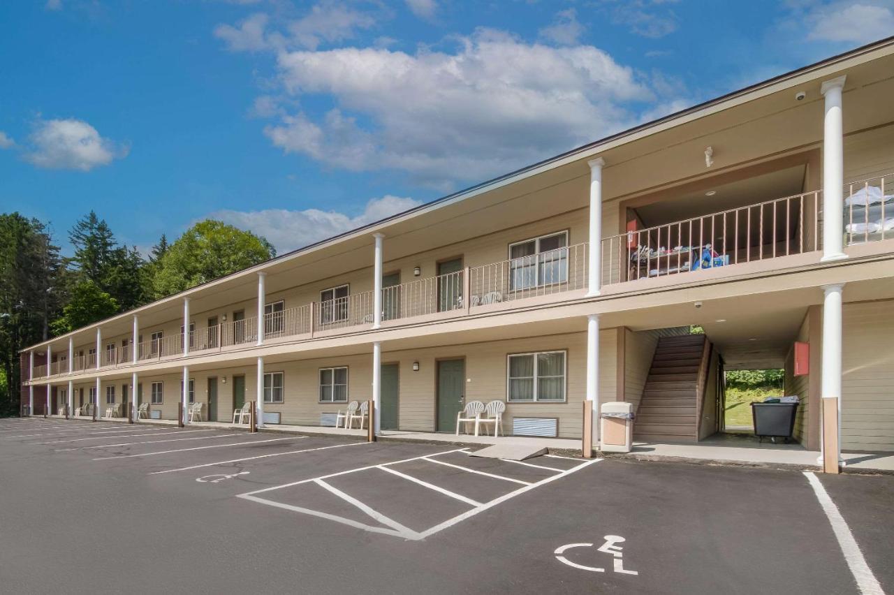 Quality Inn Грейт-Баррингтон Экстерьер фото