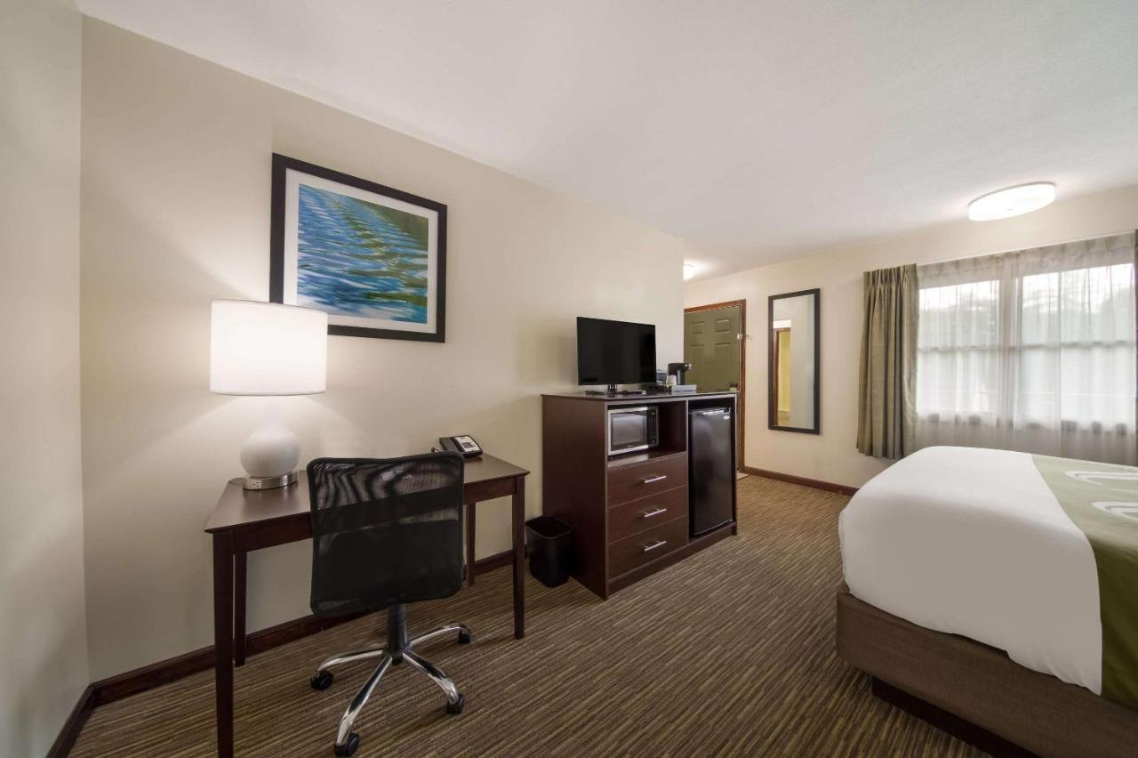 Quality Inn Грейт-Баррингтон Экстерьер фото