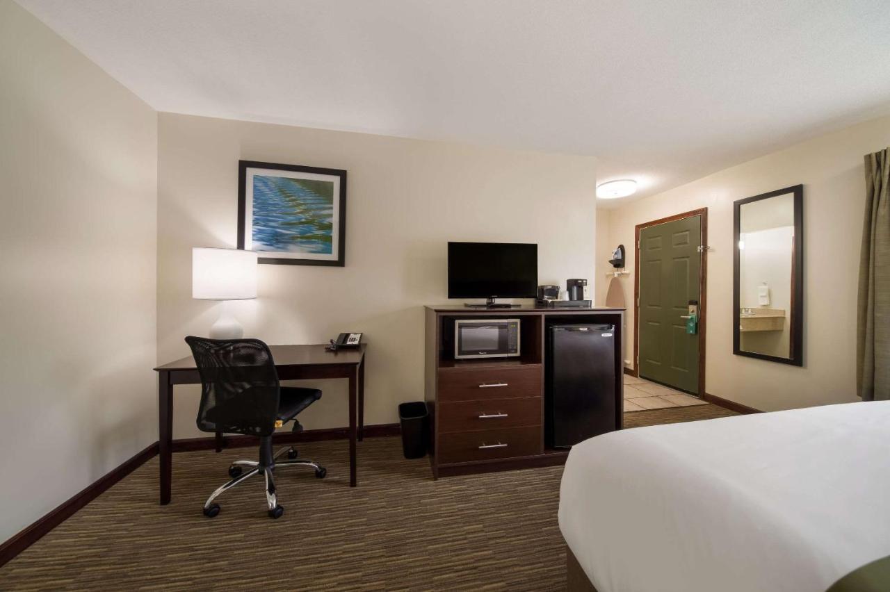 Quality Inn Грейт-Баррингтон Экстерьер фото