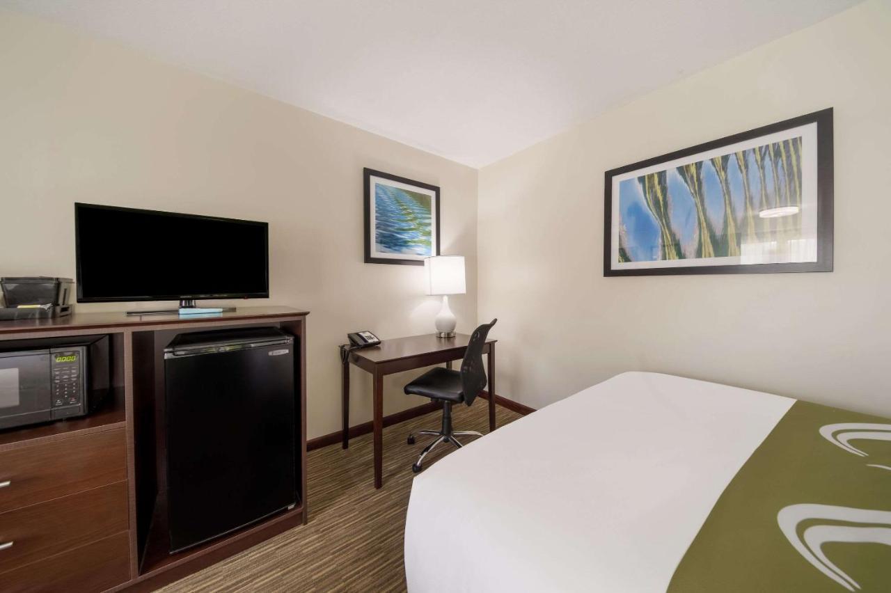 Quality Inn Грейт-Баррингтон Экстерьер фото