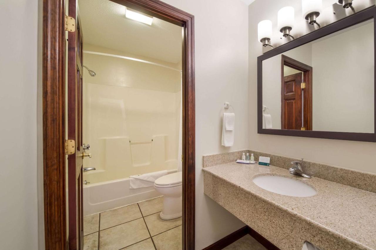 Quality Inn Грейт-Баррингтон Экстерьер фото