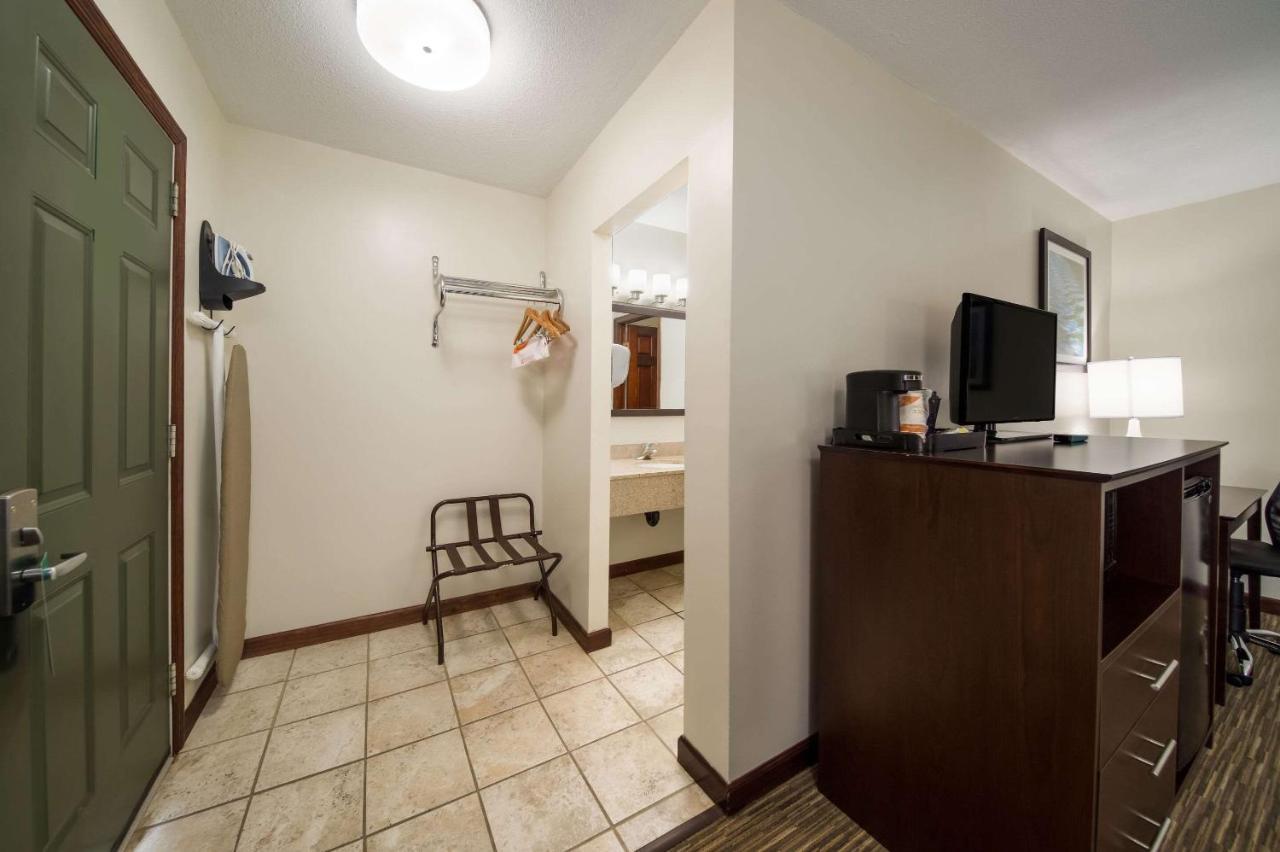 Quality Inn Грейт-Баррингтон Экстерьер фото