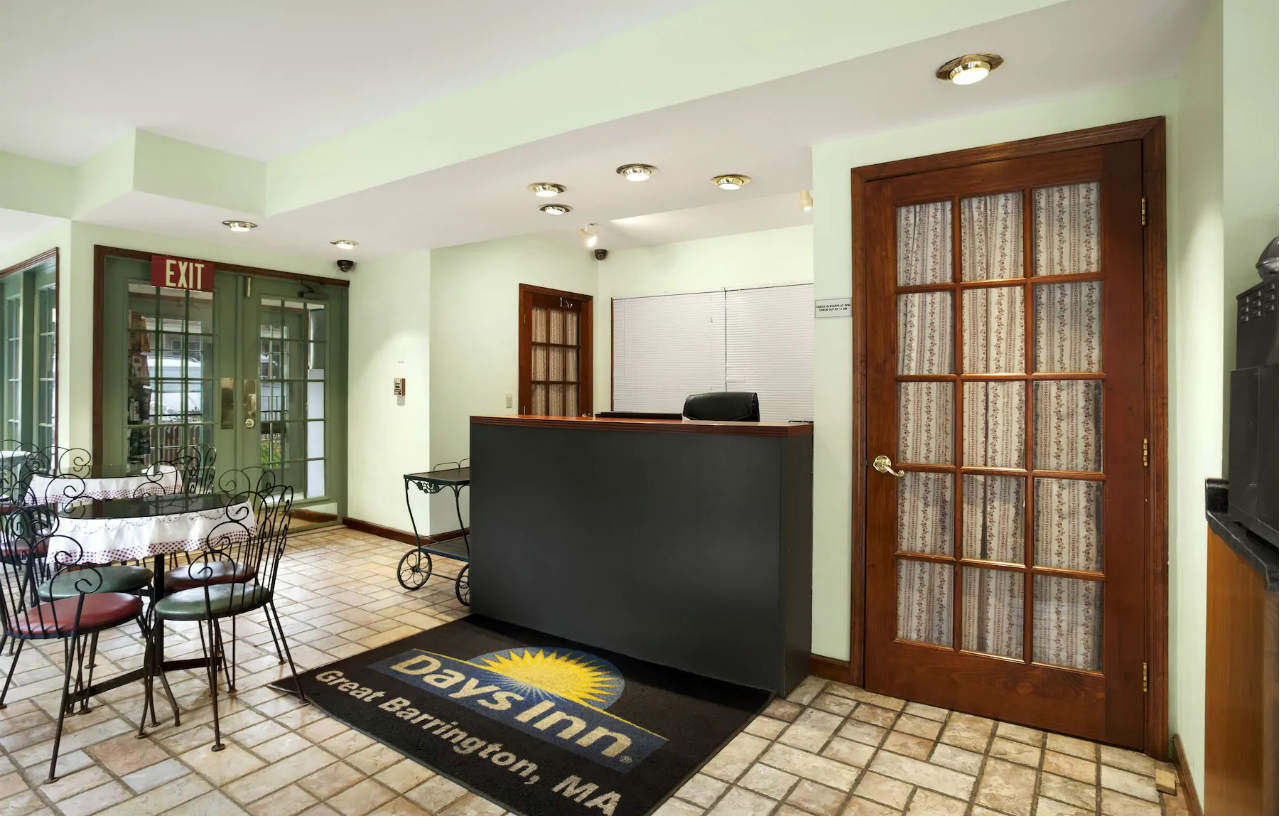 Quality Inn Грейт-Баррингтон Экстерьер фото